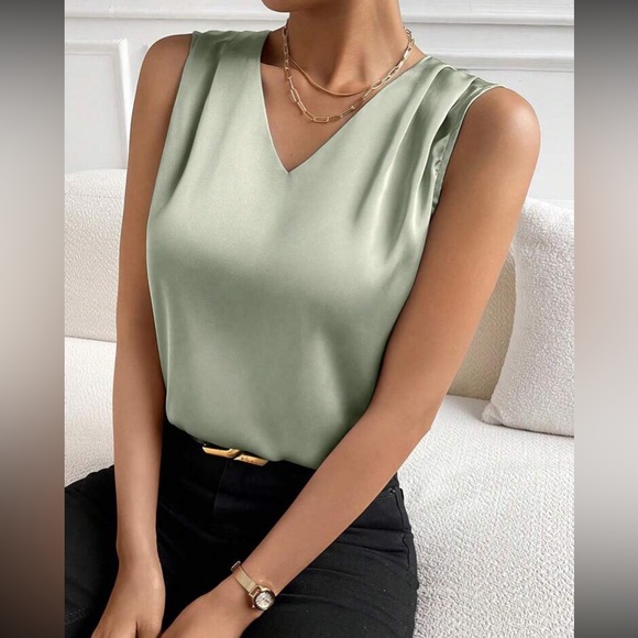 Luxe V neck sleeveless blouse - Picture 4 of 16